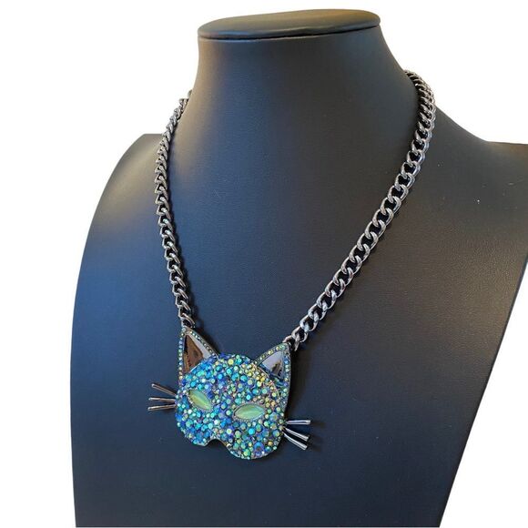 Betsey Johnson Glow-in-the-Dark Jeweled Cat Mask Pendant on Gun Metal Chain - Picture 2 of 7